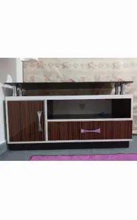میز تلویزیون در حد نو