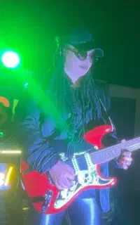 دی جی و‌موسیقی زنده فارل(اقا-خانم)