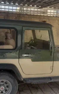 جیپ صحرا از هر نظر خوب تو عکس مشخص