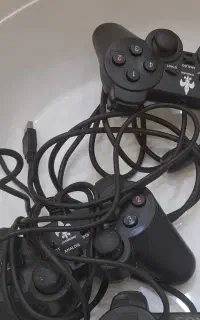 فروش2دسته بازی کامپیوتر بهمراه 1 هدفون