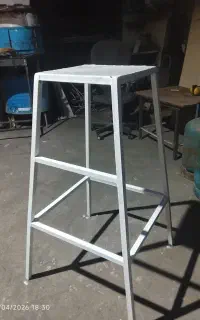 چهارپایه فلزی سبک