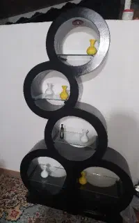 ویترین کاملا نو تمیز  بدون هیچ خط و خش