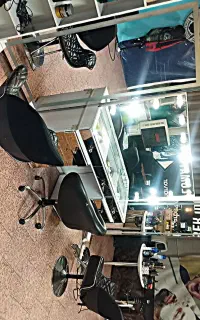 تعدادی از لوازم آرایشگاه بفروش میرسد
