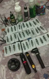 یک عدد دستگاه تتو بدن و یک عدد دستگاه تتو صورت