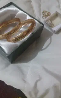 دست بند ومقدار خورده ریزه