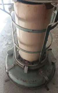 بخاری نفتی قدیمی بفروش میرسد