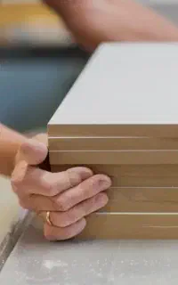 برش کار ماهر ام دی اف و کارگر ساده