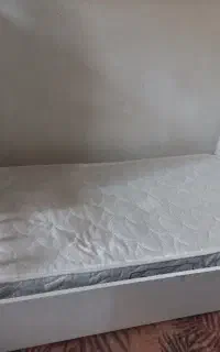 تخت سالم همراه با تشکر در حد نو