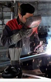 استخدام جوشکار با حقوق مکفی