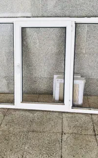پنجره UPVC به همراه شیشه کاملا سالم