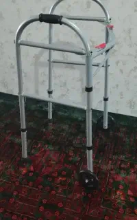 واکر چرخ دار تاشو قابل تنظیم ارتفاع
