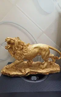 تعدادی لوازم خانه و یک عدد اسکیت
