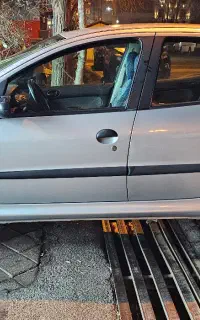 پژو ۲۰۶ کاملآ بدون رنگ و کم کارکرد