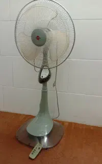 پنکه ایستاده پارس خزر در حد نو