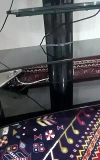 میز تلوزیون کاملا سالم در حد نو