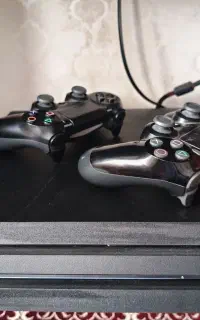 PS4 pro 1 tra دو دسته در حد نو