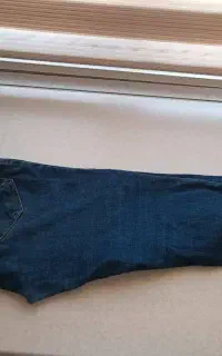 دو عدد شلوار جین و ذغالی هر کدام ۱