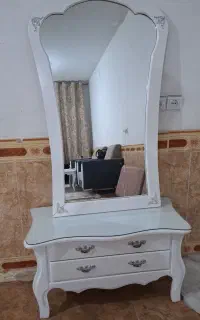 اینه کنسول سفید