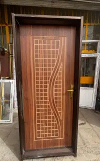 دراتاق چوبی