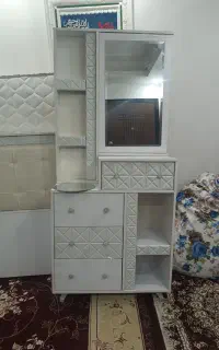 تخت خواب دونفره همراه با تشک میز ارایشی دوتاپاتختی