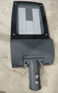 چراغ خیابونی ایستاده گلنور