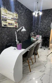 میز ناخن و‌صندلی