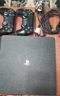 PS4 slim 1t  دو دسته در حد نو با بازی