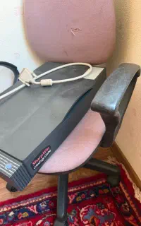 صندلی چرخان و اسکنر