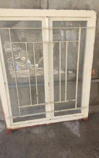 پنجره دستسازآهنی ولنگر۵متری