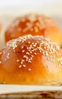 فروشنده خانم در نان فانتزی