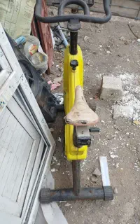 دوچرخه ورزشی ثابت.