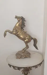 مجسمه برنزی اسب
