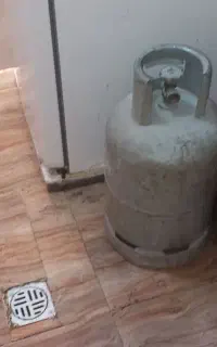 یه عددکپسول گاز فروشی