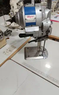 قیچی برقی عمود بر پارچه