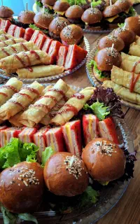 ارائه انواع فینگر فود، سینی مزه و دسر