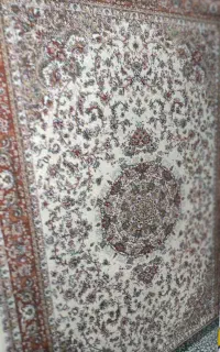 یک تخته قالیچه 1/5در2/25کرم 700شانه مشهد اصل