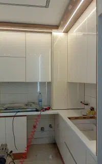 اجرای کار کابینت آشپزخانه و میز تی وی قرنیز