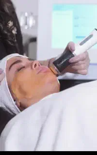 پاکسازی پوست. کفسابی پا