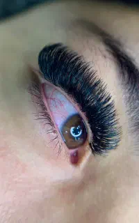 خدمات تخصصی اکستنشن مژه و لیفت و لمینیت