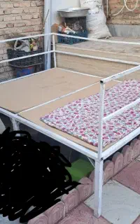 میز سنتی برای خانه باغ کافه