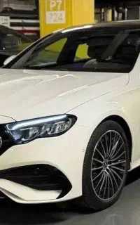 BENZ E200