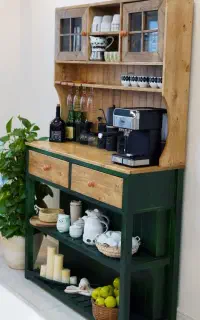 کافی بار مدرن در ابعاد مختلف با چوب روسی