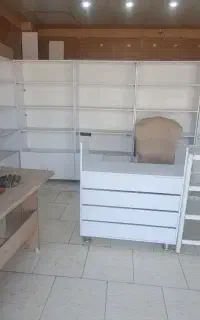 ویترین فلزی شیشه ای