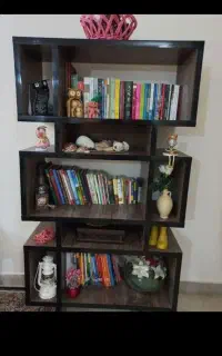 کتابخانه و میز تلویزیون