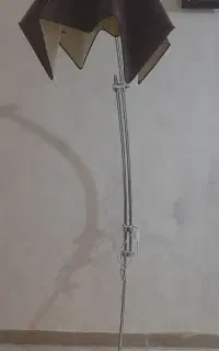آباژور ایستاده
