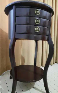 میز  سه کشو