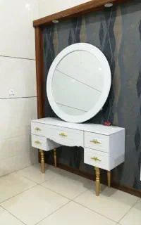 آیینه کنسول و میز ناخن