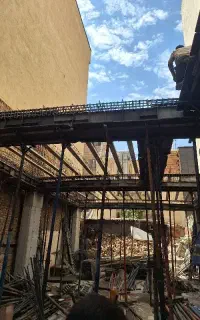 نگهبان ساختمان در حال ساخت (آچار فرانسه - اتباع)