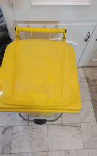سطل زبالی بزرگ