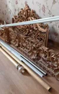 سرپرده و کتیبه و میل‌پرده